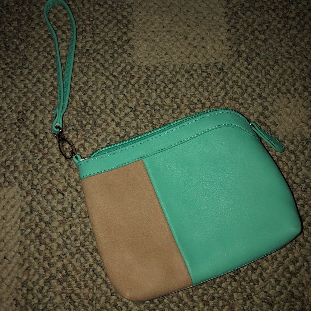 Tan & mint wristlet